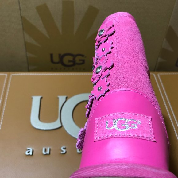 NEW KIDS UGG CLASSIC SHORT II PETALS PINK Toddler/Youth/Womens - Picture 6 of 7